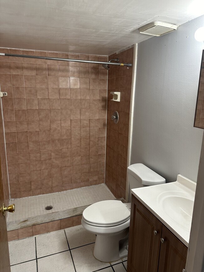 Building Photo - 537 Trellis CT