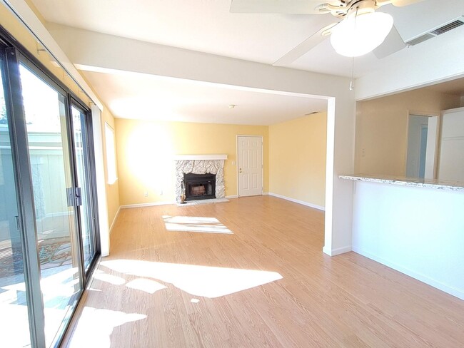 Building Photo - Stellar San Ramon Location- Lovely 2 bd Co...