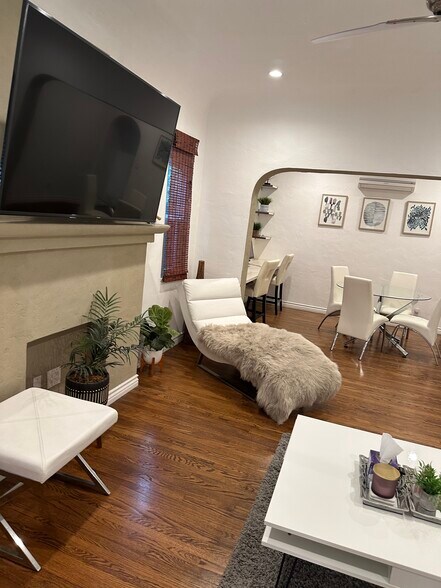 Building Photo - 1416 S Crest Dr