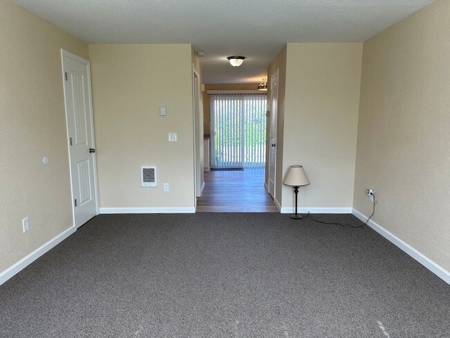 Building Photo - HOS174-Hoskin