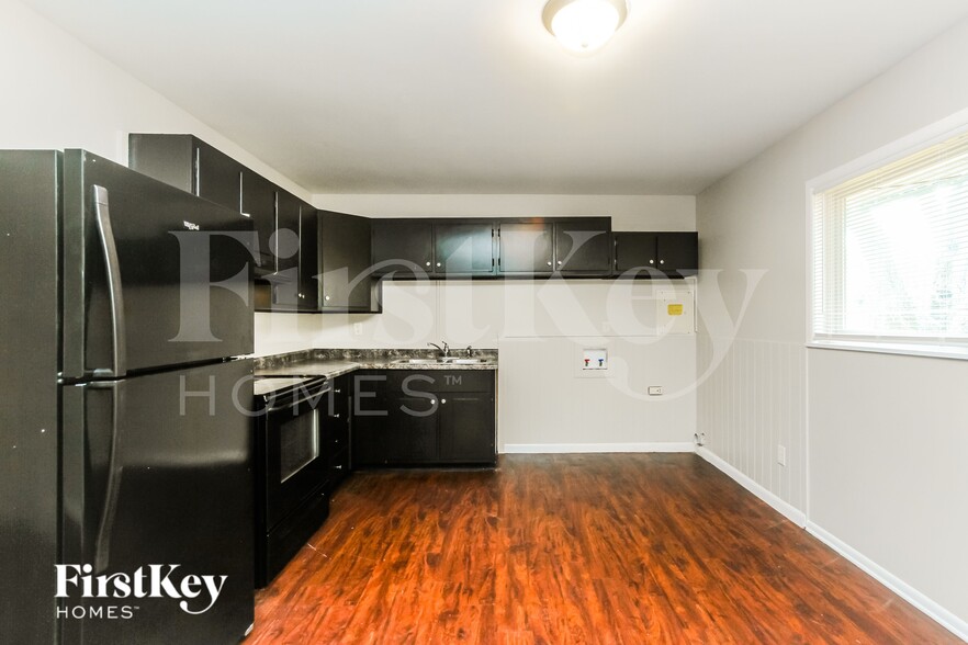 Building Photo - 1541 Younce St