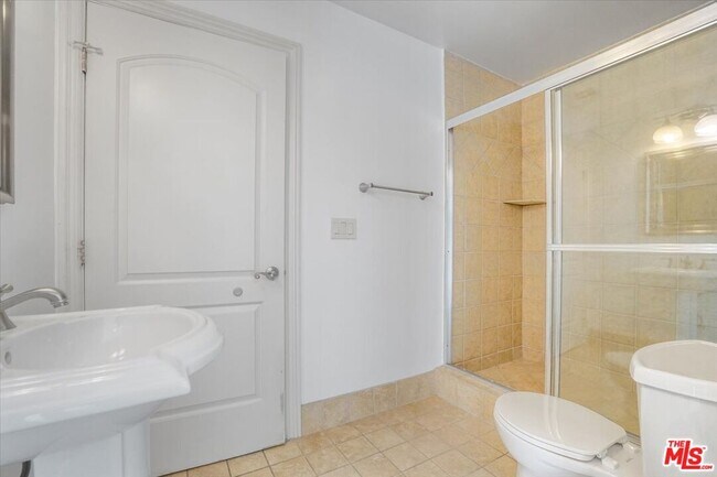 Building Photo - 114 S Layton Dr