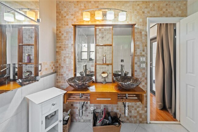 Building Photo - 410 Sailboat Cir