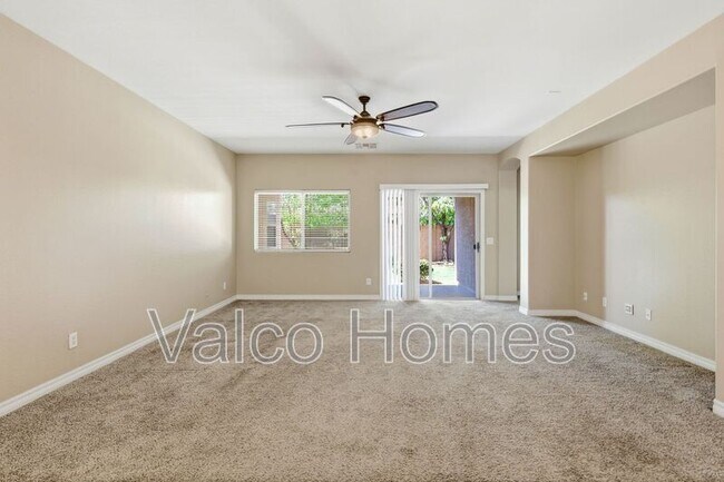 Building Photo - 2717 E Ficus Way