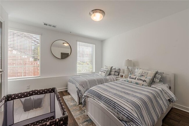 Building Photo - 515 Burton Dr