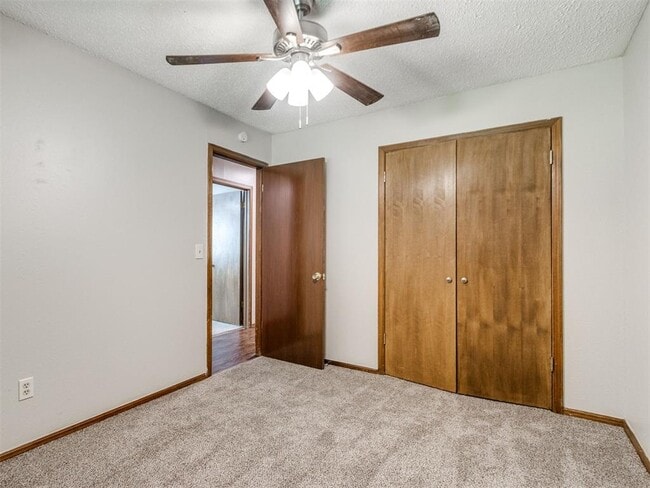 Building Photo - 821 Russell Cir