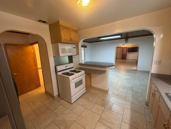 Building Photo - 3 dwelling property located in Rio Linda