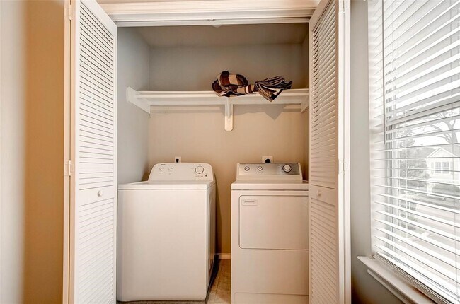 Building Photo - 1718 Redwing Cove Dr