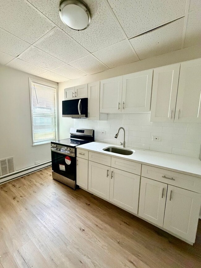 Building Photo - 3563 Emerald St