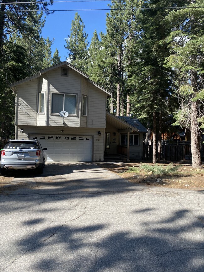 Primary Photo - 1728 Mohican Dr