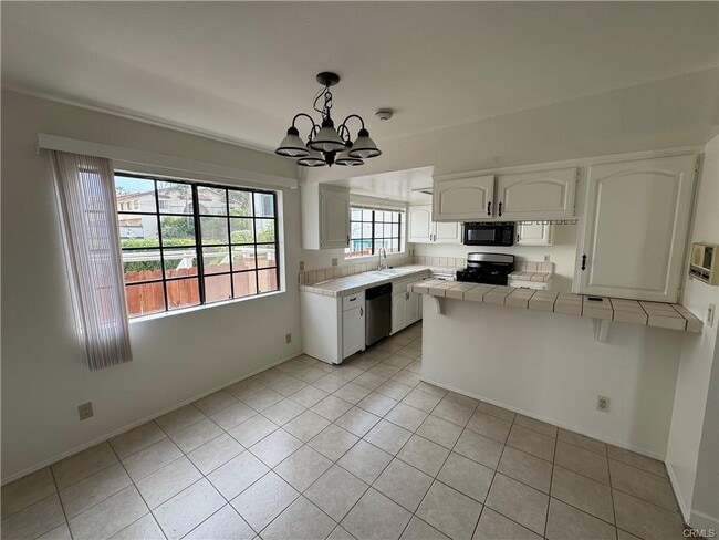 Building Photo - 526 S Catalina Ave