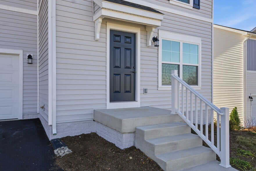 Building Photo - 4049 Emilia Way