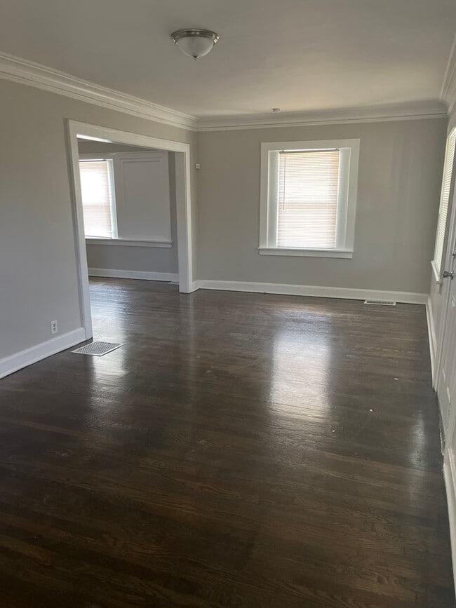 Building Photo - Cute & Cozy 2 Bedroom W/Bonus Room For Rent!!