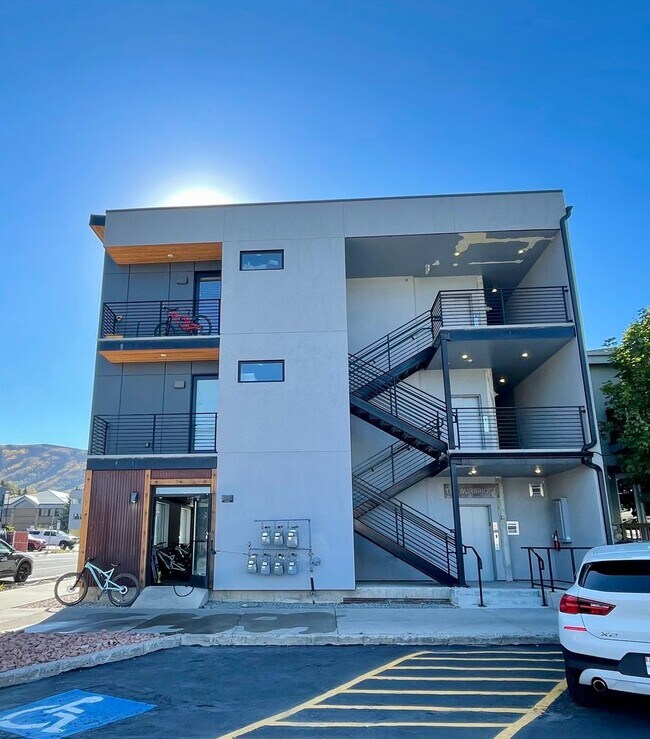 Building Photo - 1846 Prospector Ave