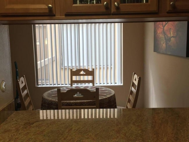 Building Photo - This beautifully maintained upstairs unit ...