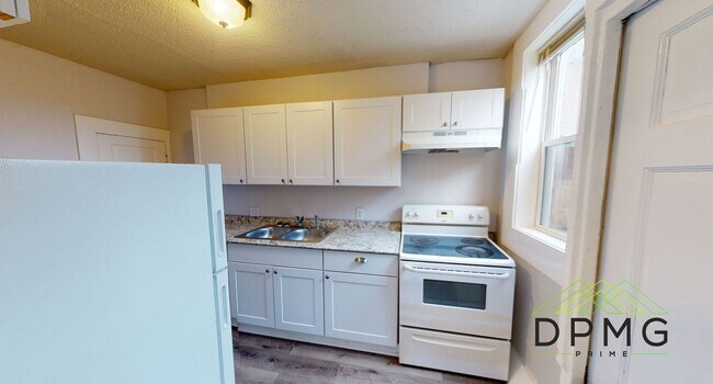 Building Photo - 325 E Hillsdale St