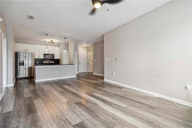 Building Photo - 898 Oak St SW