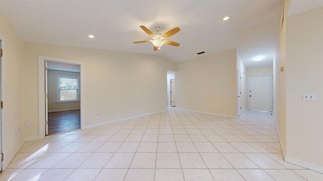 Building Photo - 620 Segovia Rd
