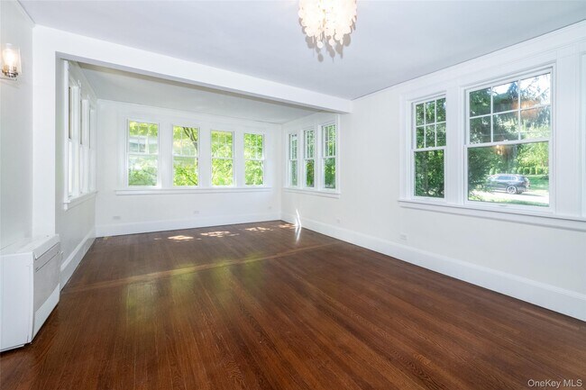 Building Photo - 162 Rockingstone Ave