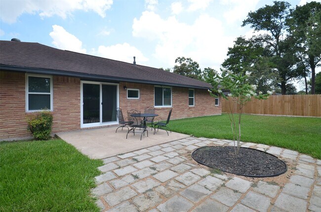 Building Photo - 9011 Theysen Dr