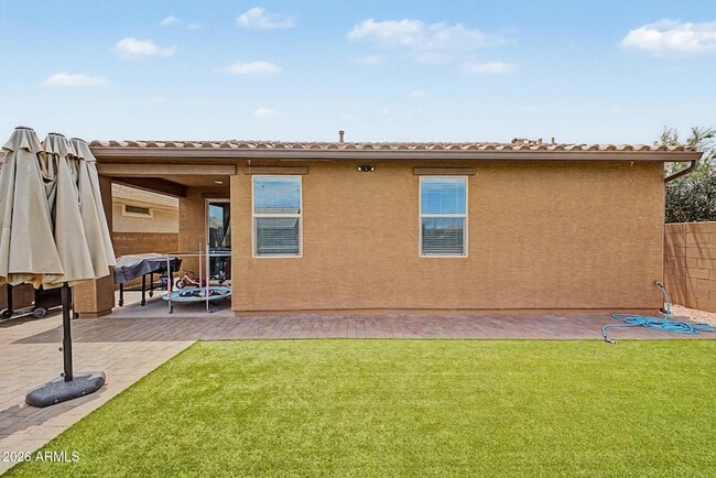 Building Photo - 9012 W Solano Dr