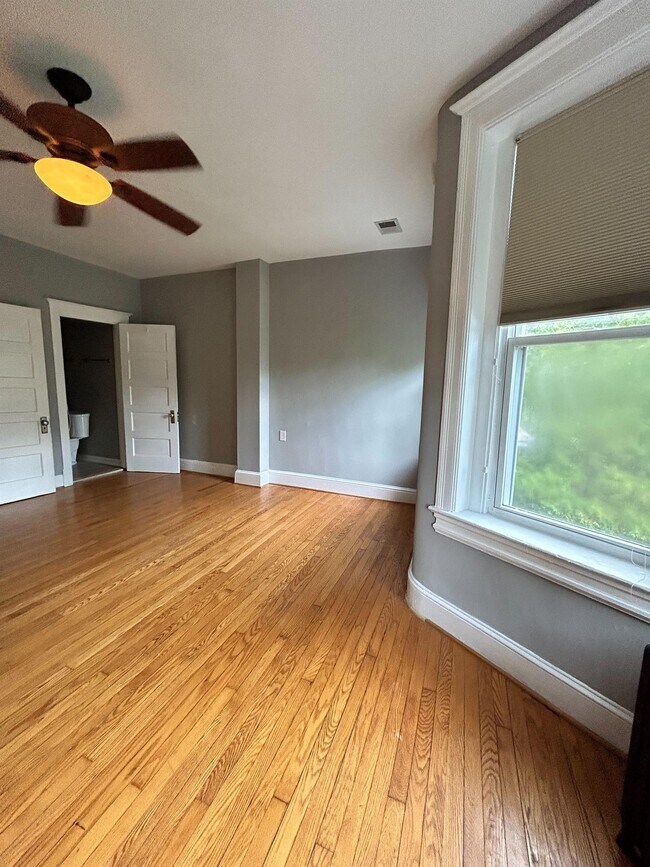 Building Photo - 1437 E Capitol St SE