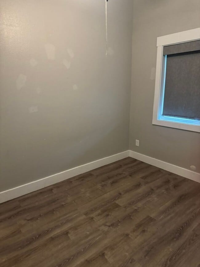 Building Photo - Well-Maintained 3-bedroom, 2-bath home with a 2-car garage