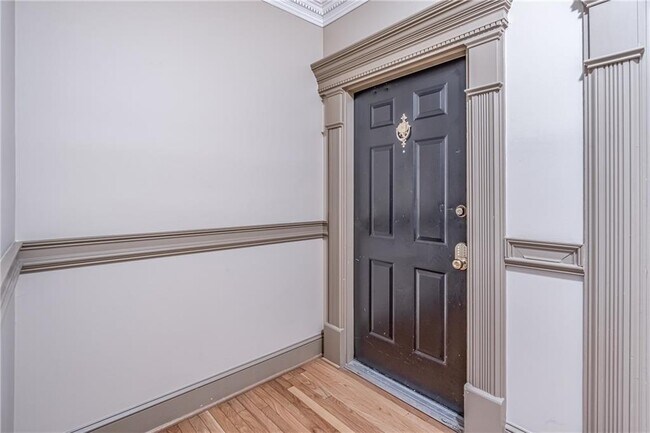 Building Photo - 2840 Peachtree Rd NE