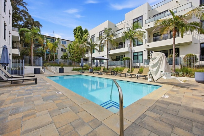 Building Photo - 399 E Del Mar Blvd