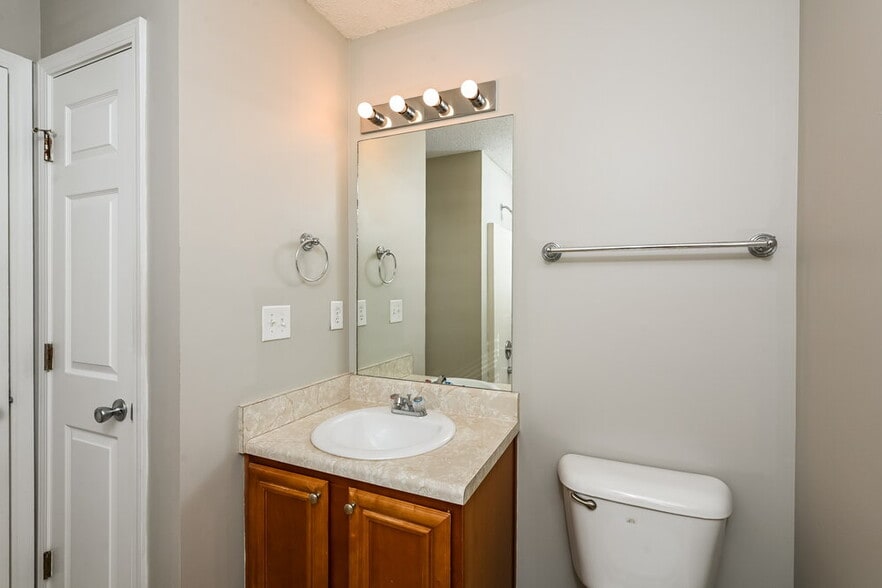 Building Photo - 5863 Sunflower Ct