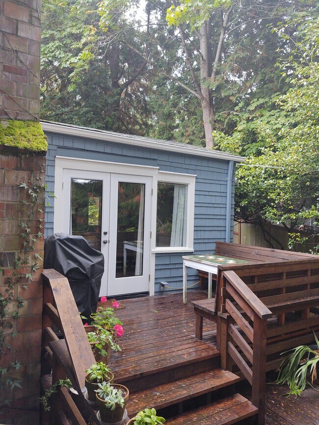 Building Photo - 9727 Lake Shore Blvd NE