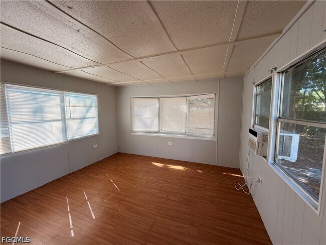 Building Photo - 8028 Breeze Dr