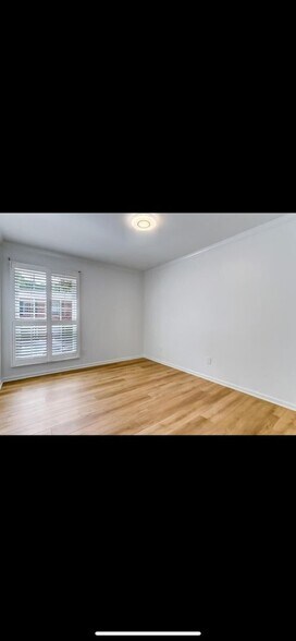 Building Photo - 5632 Kingsport Dr