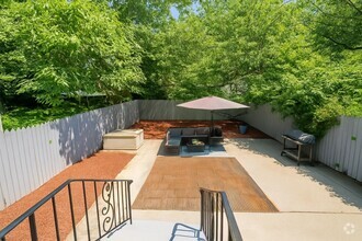 Building Photo - 136 Ege Ave