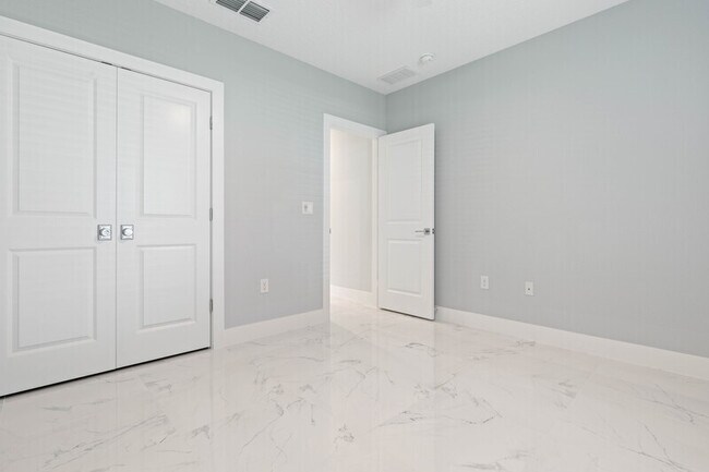 Building Photo - 4 Karl Ct