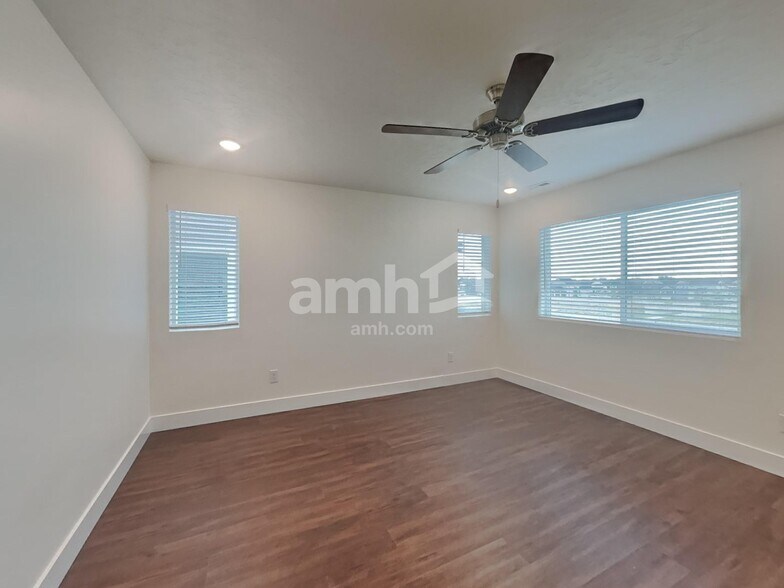 Building Photo - 1465 N Alderleaf Rd