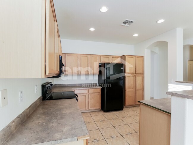 Building Photo - 12238 W Lincoln St