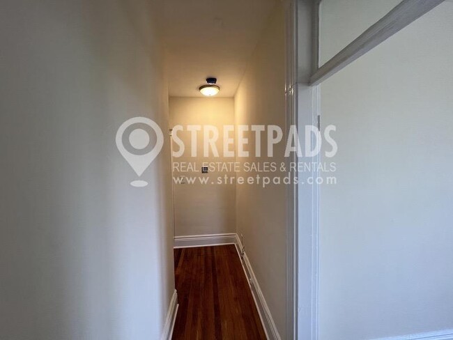 Building Photo - bedroom in Boston MA 02215
