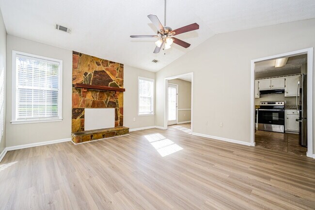 Building Photo - 270 Lazy Hollow Ln