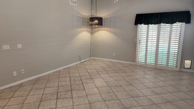 Building Photo - 3 Bedroom Home in Westbank Estates Near E ...