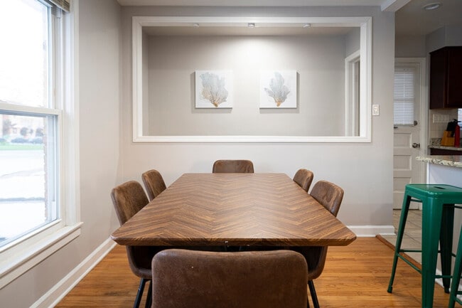 Building Photo - 3457 Main St