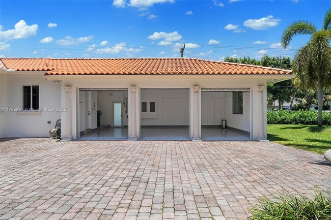 Building Photo - 9400 SW 93rd Ct