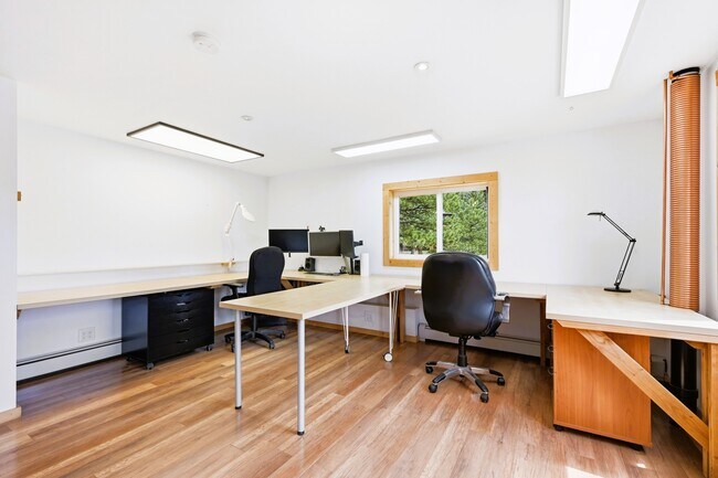 Building Photo - 6060 Kilimanjaro Dr