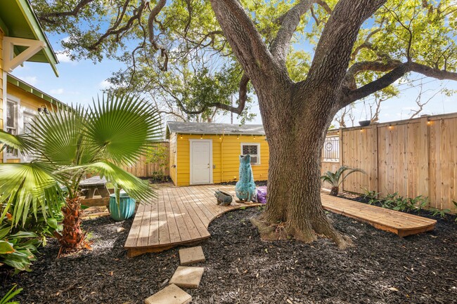 Building Photo - 4823 Fannin Dr