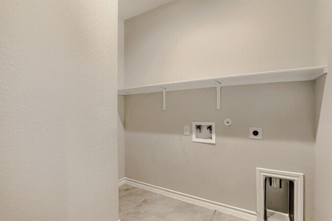 Building Photo - 173 Flexus Ln