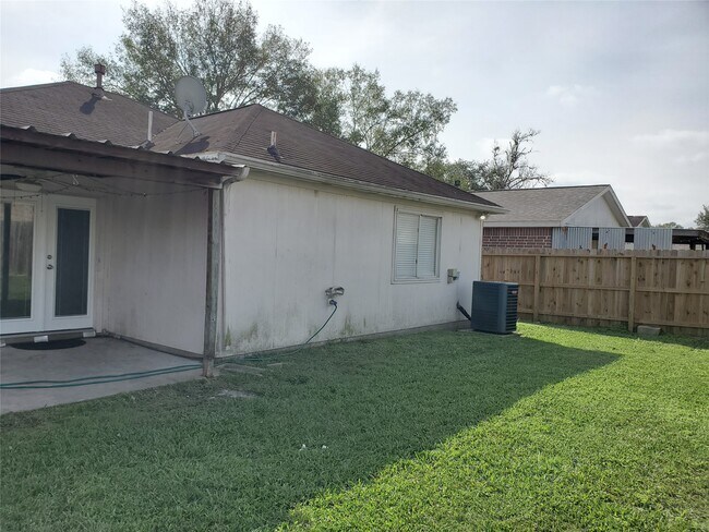 Building Photo - 1413 Bridle Path