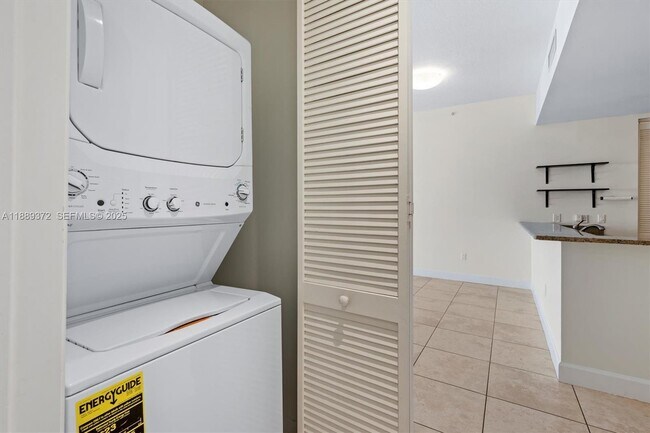 Building Photo - 55 Merrick Way