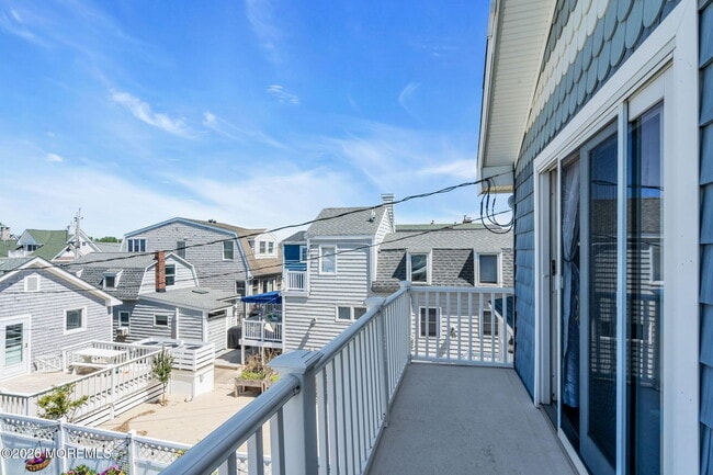 Building Photo - 419 Beach Front