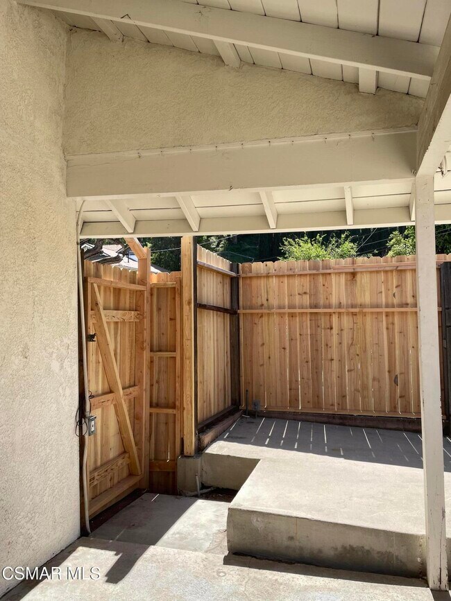 Building Photo - 5901 Hanna Ave