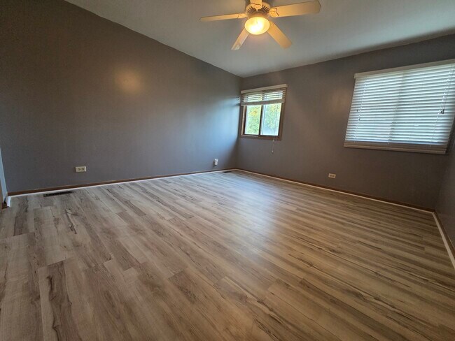 Building Photo - 1485 Exeter Ln